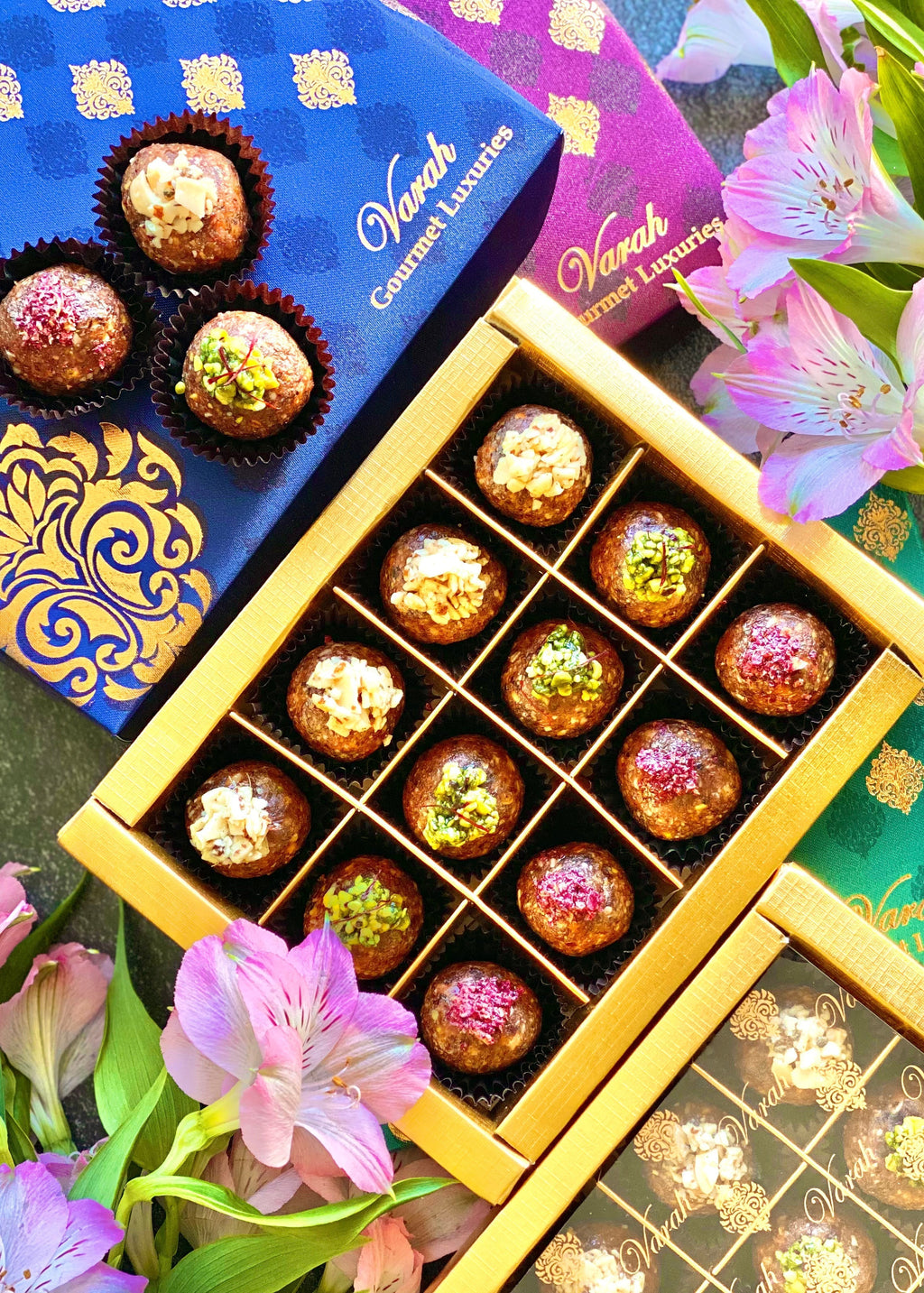 12 Paan Bites in a gold foiled gift box