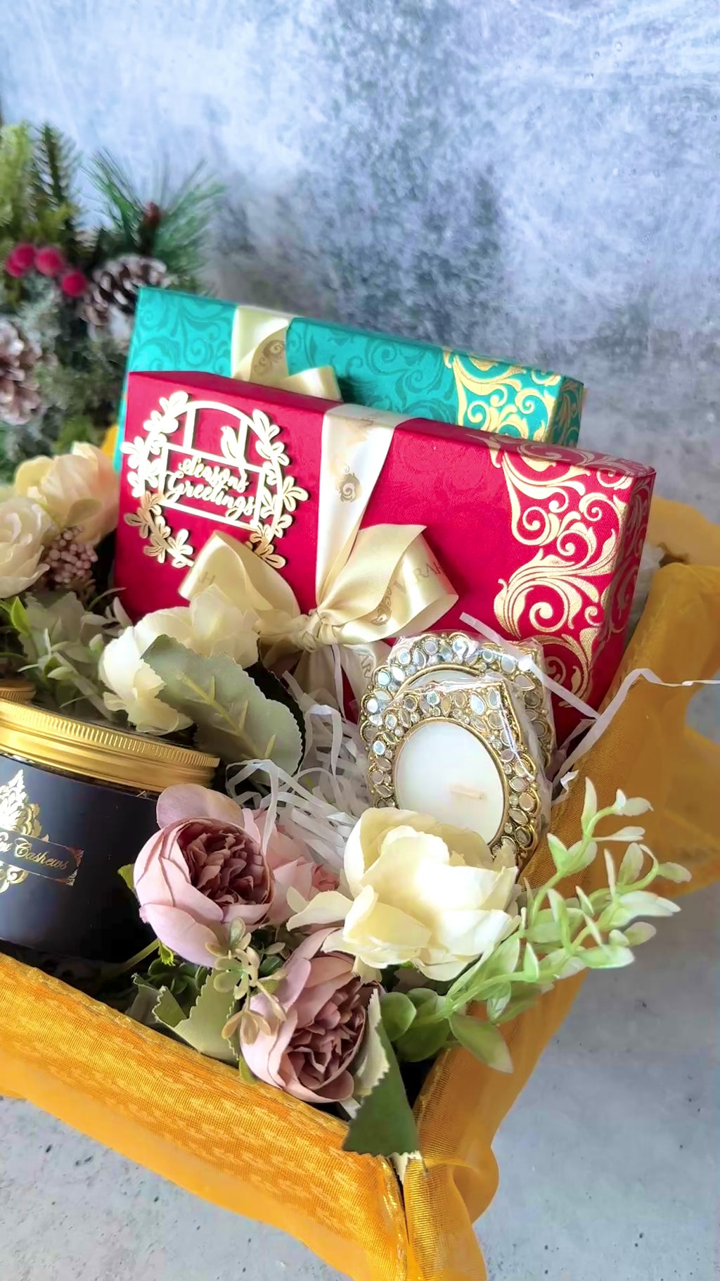 Gold Holiday Gourmet Gift Hamper